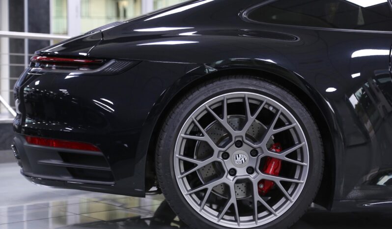 Porsche 911 Carrera 4S Coupè (992) pieno