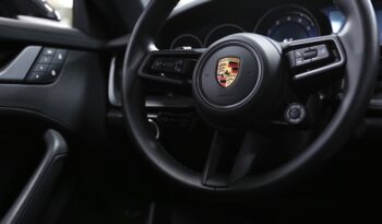 Porsche 911 Carrera 4S Coupè (992) pieno