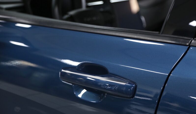 Lynk & Co 01 PHEV auto pieno