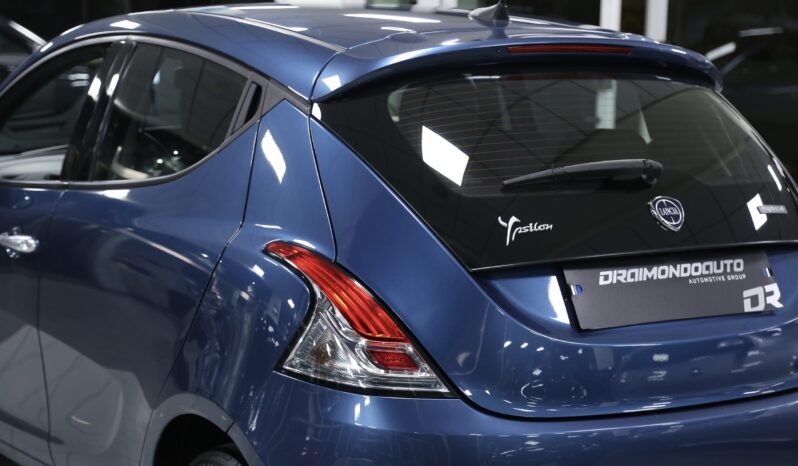 Lancia Ypsilon 1.0 FireFly 5 porte S&S Hybrid Gold pieno