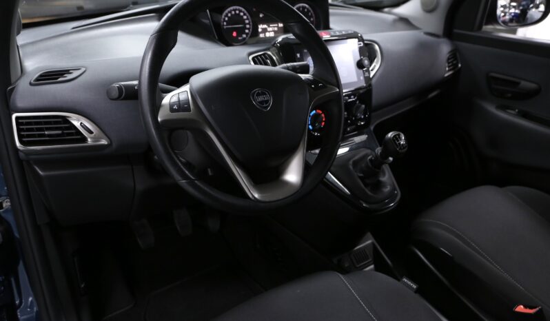 Lancia Ypsilon 1.0 FireFly 5 porte S&S Hybrid Gold pieno