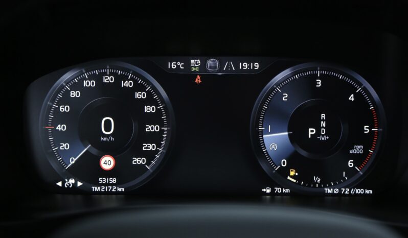 Volvo XC40 D3 Geartronic Momentum Pro pieno