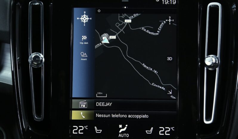 Volvo XC40 D3 Geartronic Momentum Pro pieno