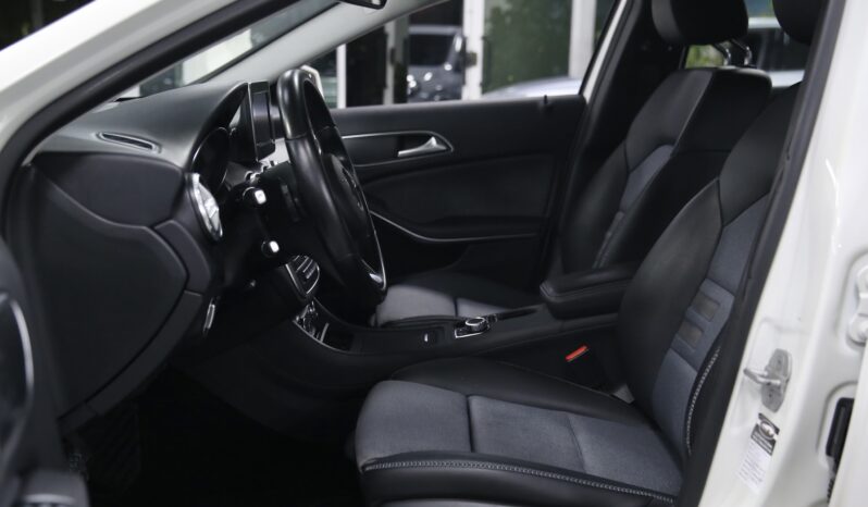 MERCEDES GLA 180 d Automatic Business pieno