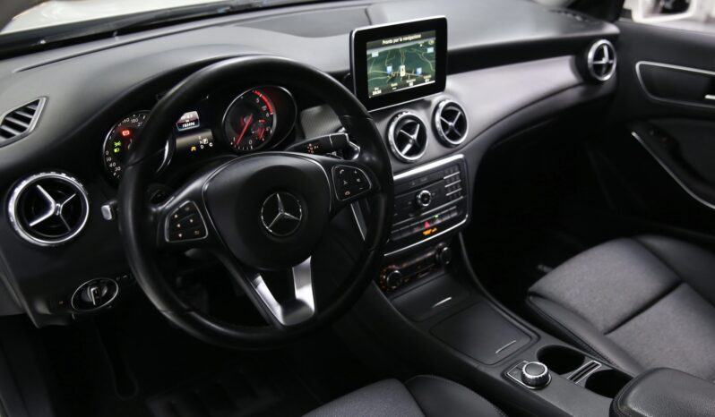 MERCEDES GLA 180 d Automatic Business pieno
