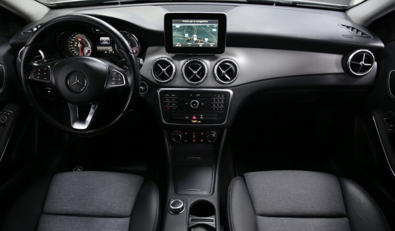 MERCEDES GLA 180 d Automatic Business pieno