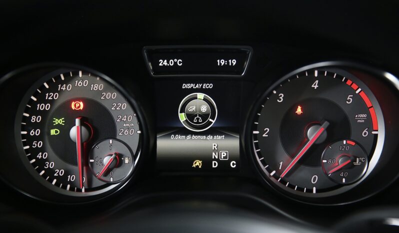 MERCEDES GLA 180 d Automatic Business pieno