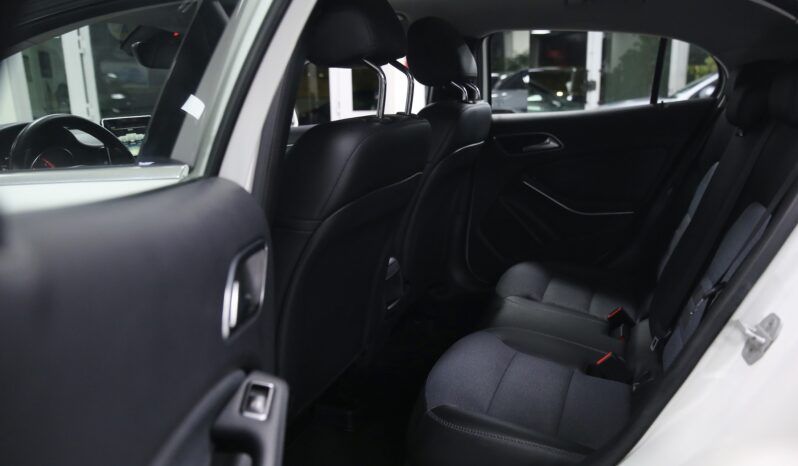 MERCEDES GLA 180 d Automatic Business pieno