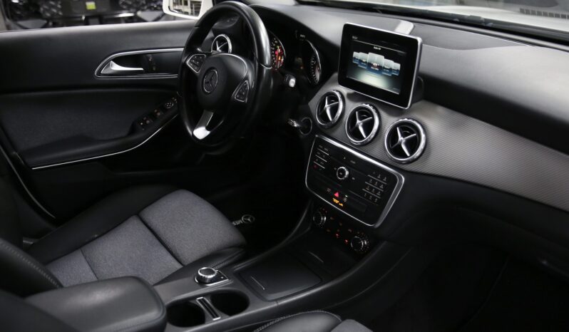 MERCEDES GLA 180 d Automatic Business pieno