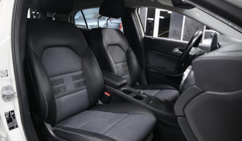MERCEDES GLA 180 d Automatic Business pieno