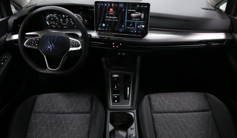 Volkswagen Golf Edition Plus 1.5 eTSI 115 cv DSG NUOVA KM0 pieno