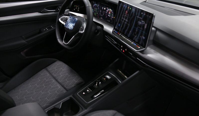 Volkswagen Golf Edition Plus 1.5 eTSI 115 cv DSG NUOVA KM0 pieno